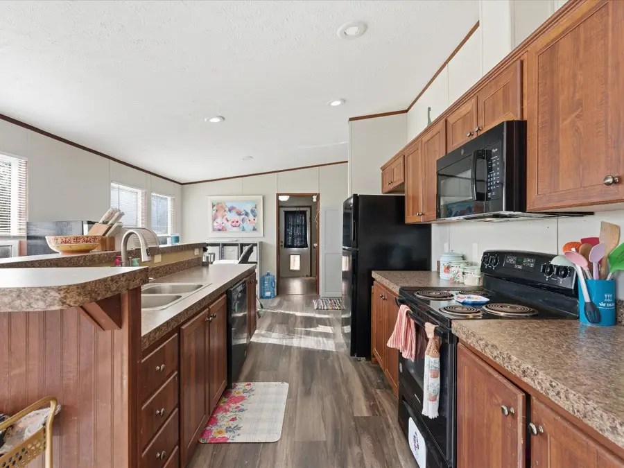 2722 Denver Road, Sunset, TX 76270 - Image #3