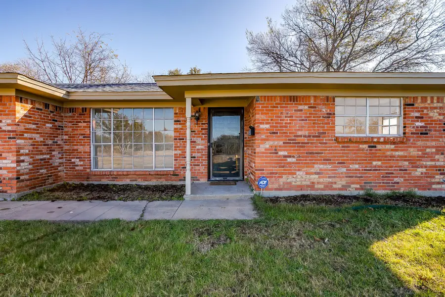 7325 Trimble Drive, Fort Worth, TX 76134 - Image #2