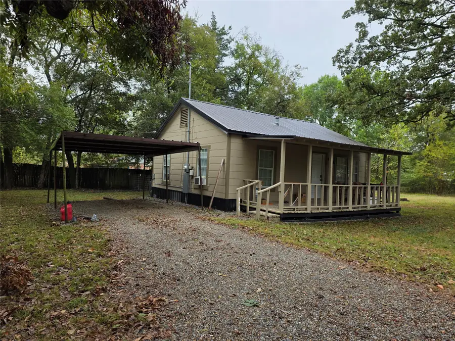 240 S College Street, Deport, TX 75435 - Image #2