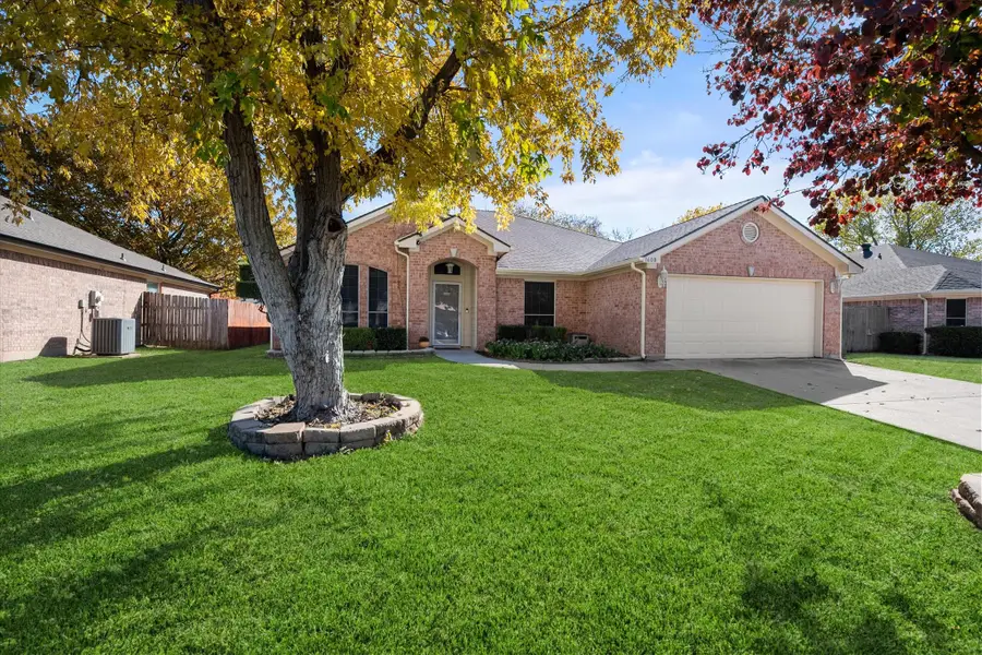 1608 Crestmeadow Lane, Mansfield, TX 76063 - Image #2