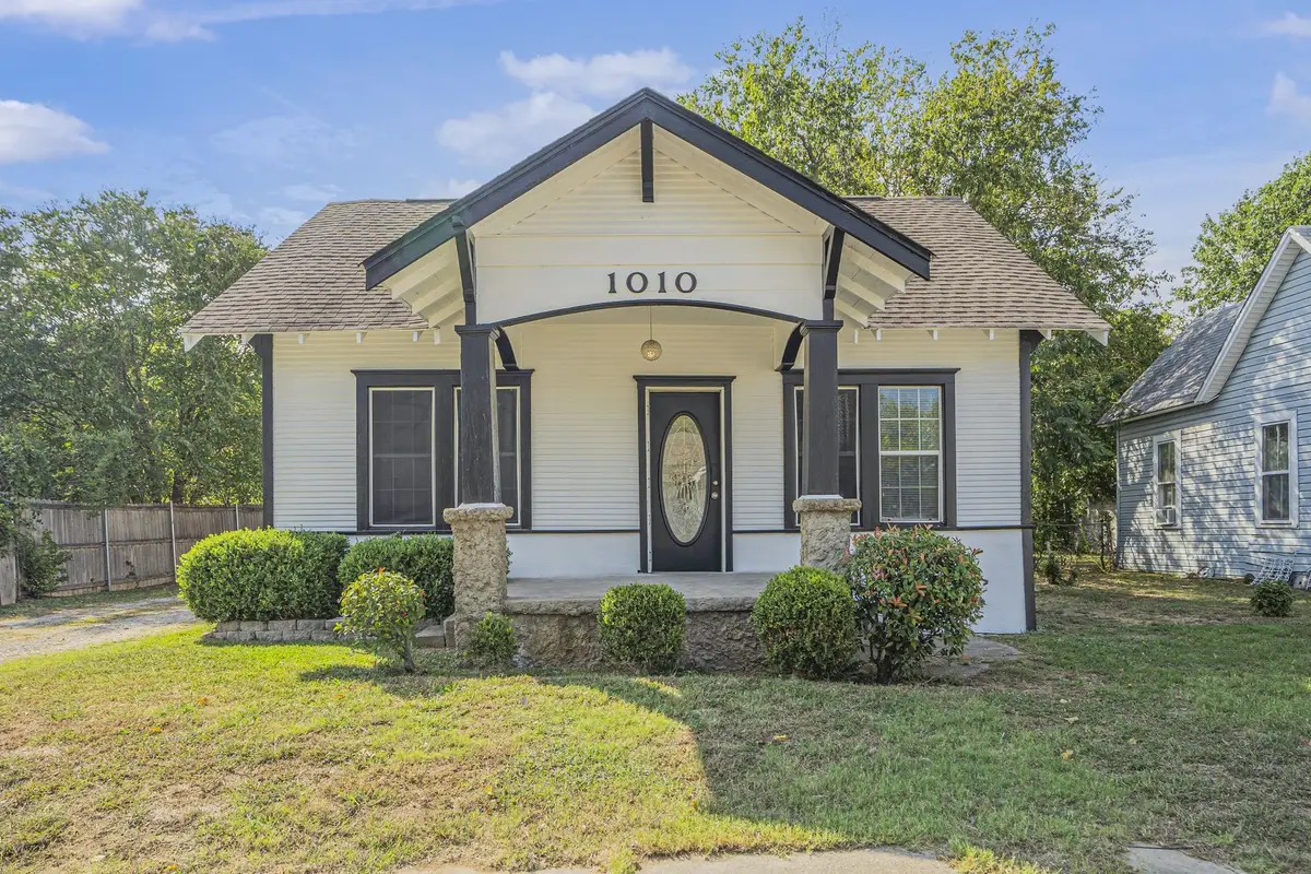 1010 E Main Street, Gainesville, TX 76240 - Image #1
