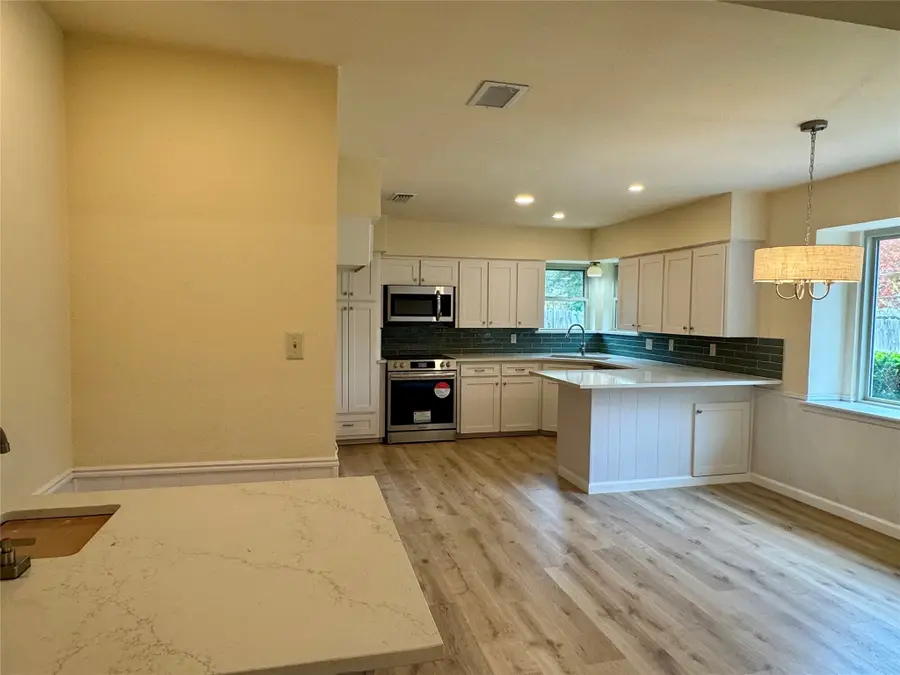 6513 Circleview Drive, North Richland Hills, TX 76180 - Image #3