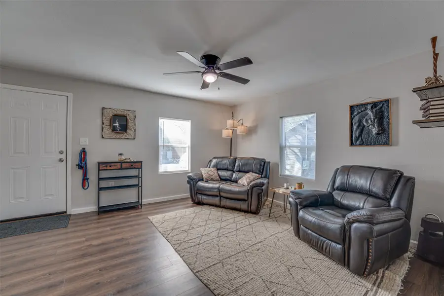 511 Wyatt Street, Waxahachie, TX 75165 - Image #2