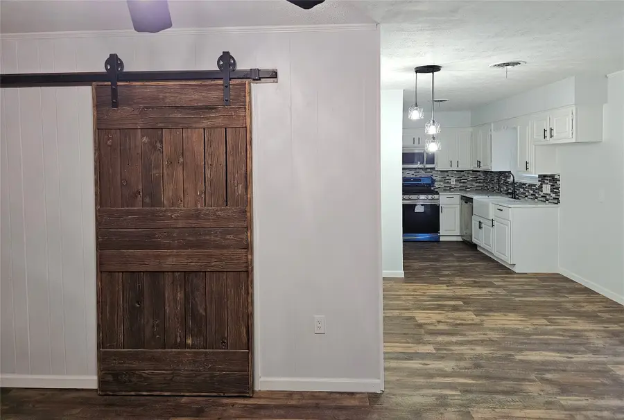 604 Bayless Drive, Euless, TX 76040 - Image #3