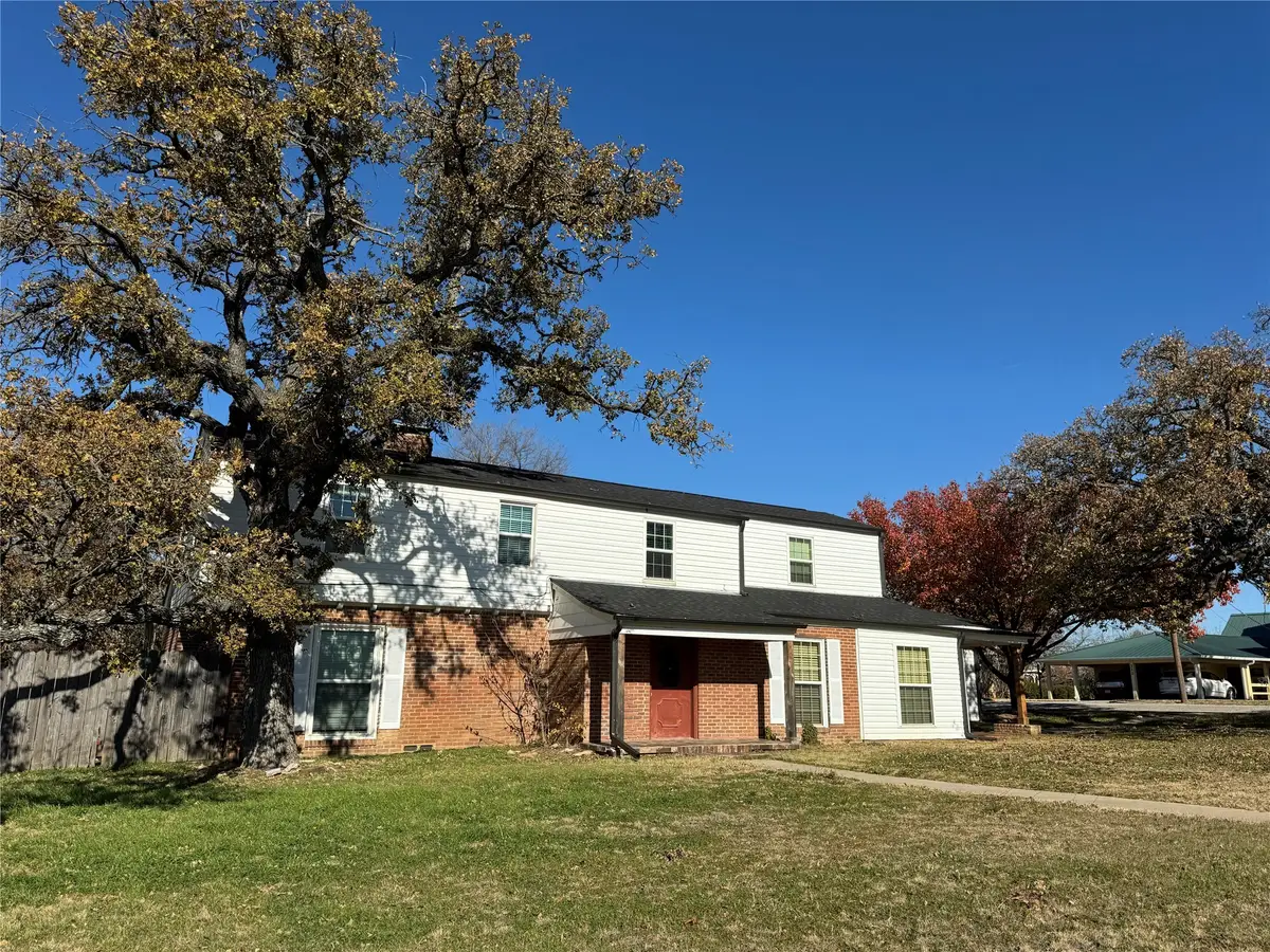 610 W Cedar Street, Nocona, TX 76255 - Image #1