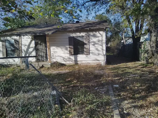 3805 Burton Avenue, Fort Worth, TX 76105