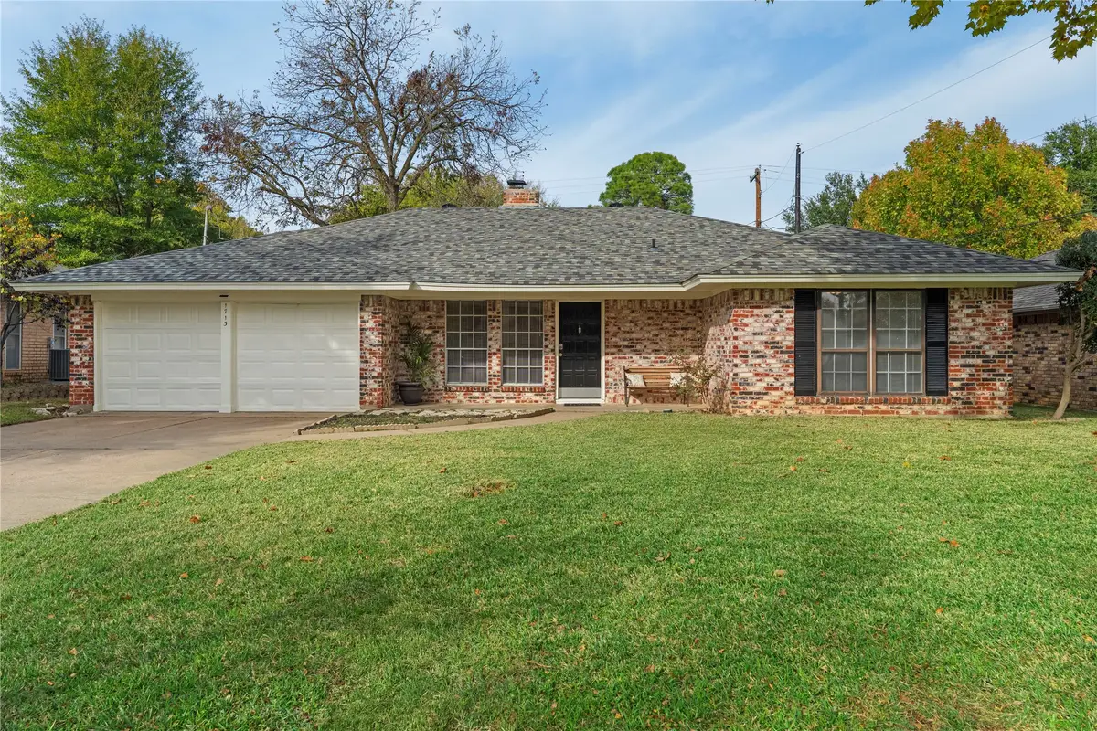 1713 Aberdeen Drive, Arlington, TX 76015 - Image #1