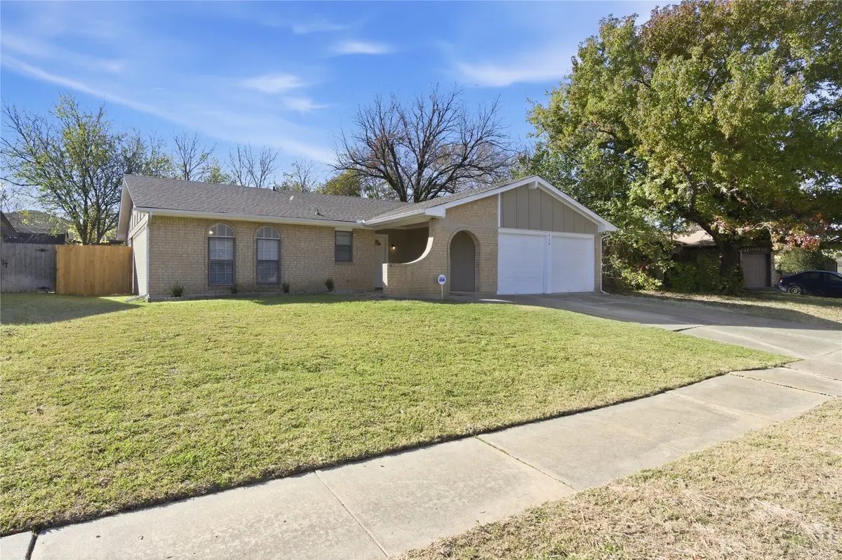420 Thomas Chapel Drive, Arlington, TX 76014 - Image #1