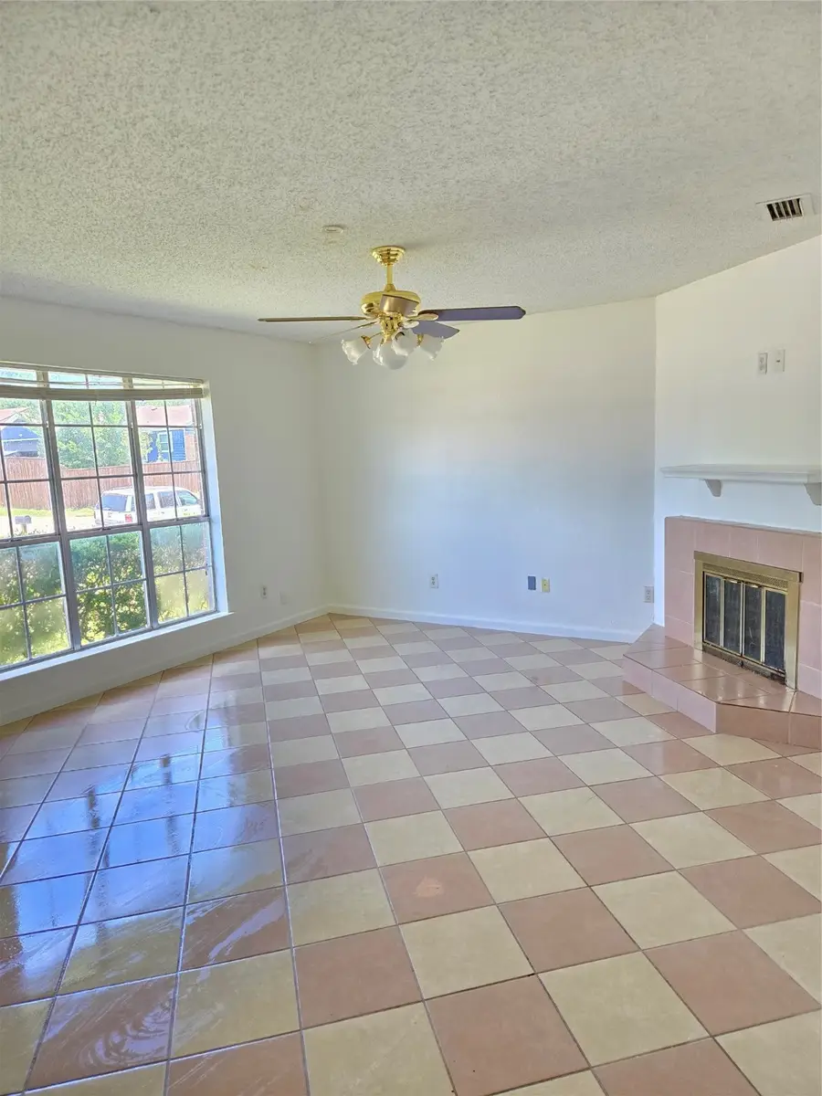 906 High Country Drive, Garland, TX 75041 - Image #2