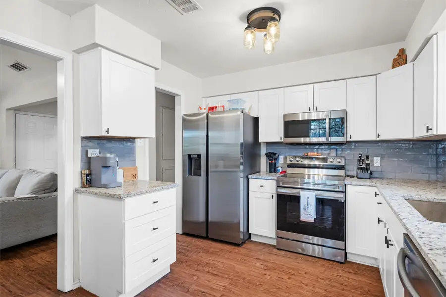 1517 Willow Wood Drive, Azle, TX 76020 - Image #2