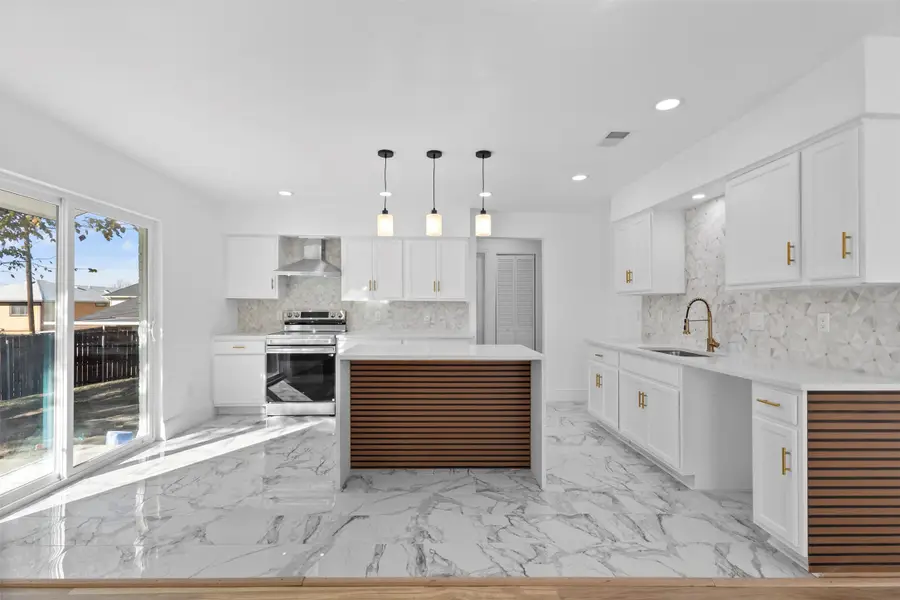 1003 Bellflower Court, Carrollton, TX 75007 - Image #3