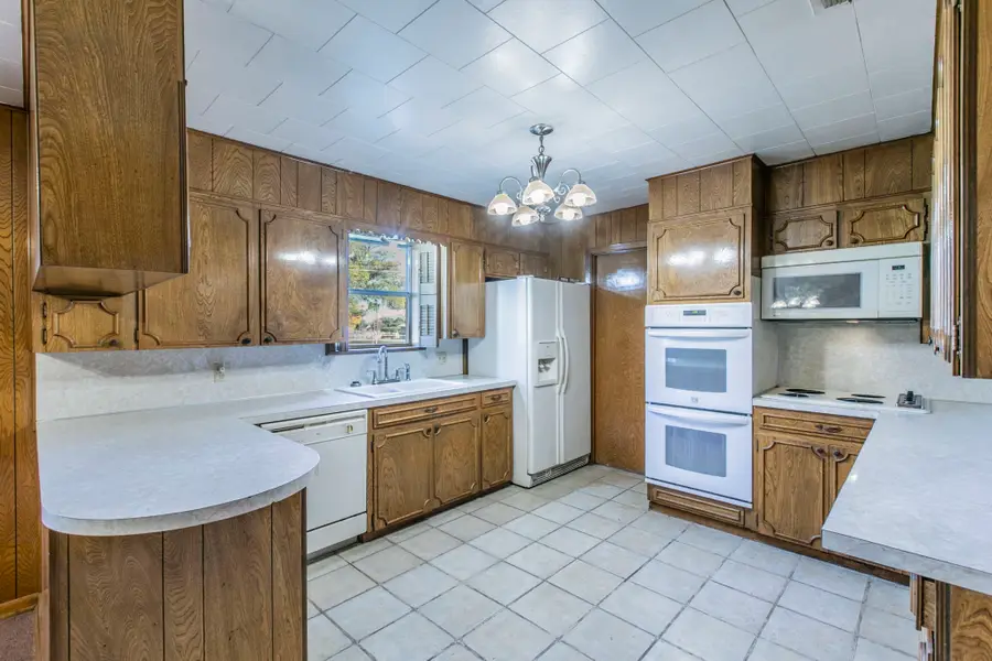 615 E Jacinto Street, Groesbeck, TX 76642 - Image #3