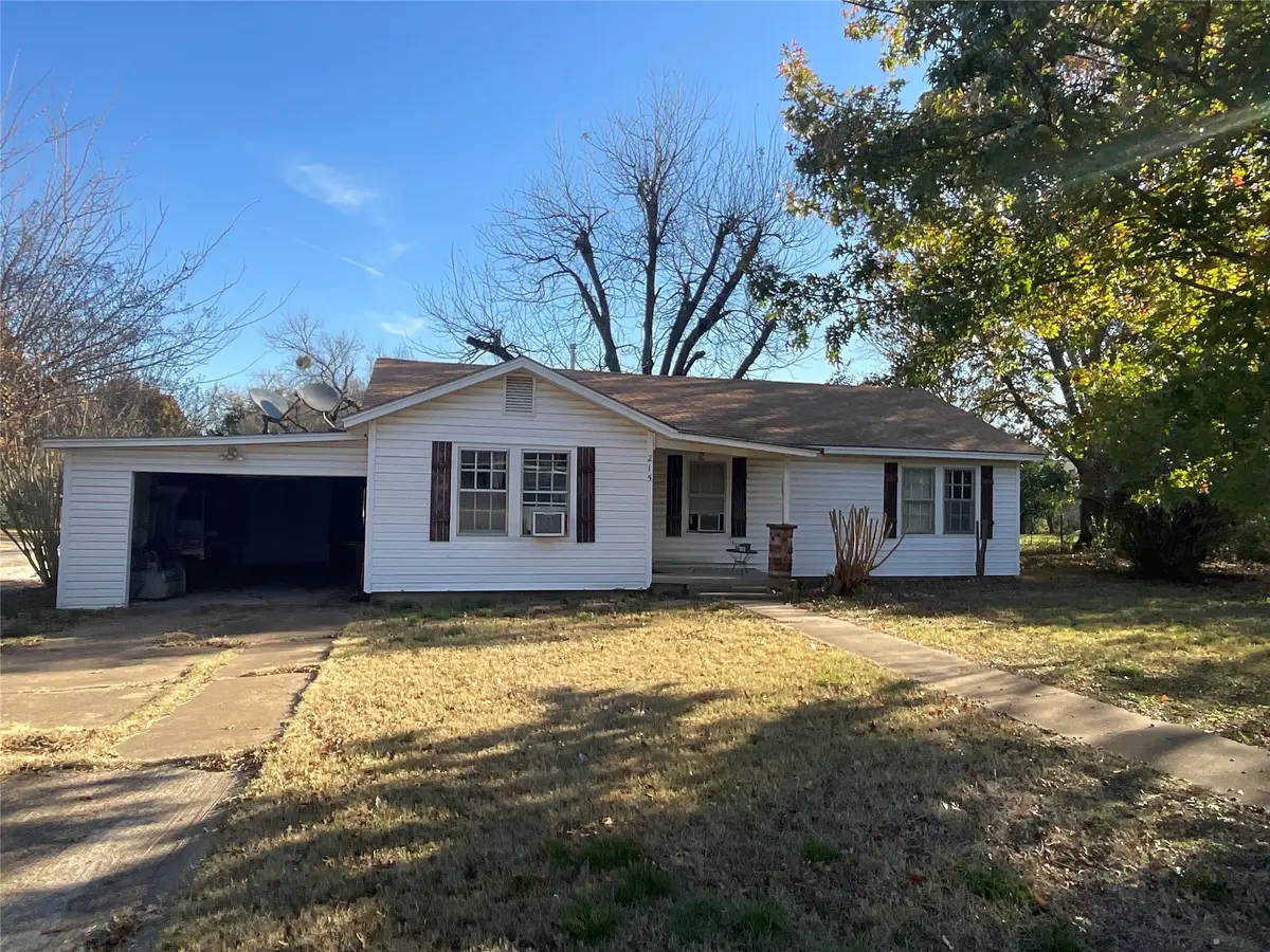 215 N Ave O, Clifton, TX 76634 - Image #1