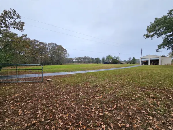 517 County Road 1944, Emory, TX 75440