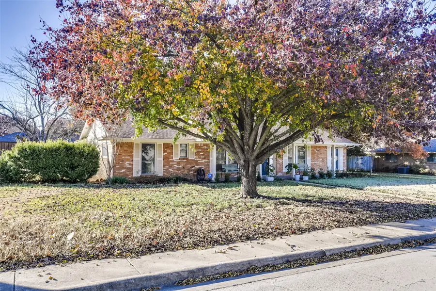 309 Stiles Drive, Midlothian, TX 76065 - Image #2