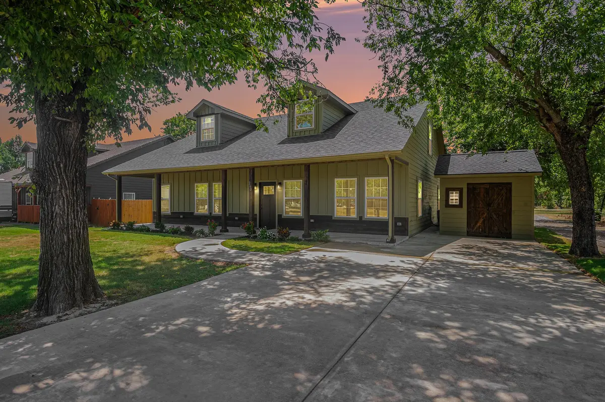 290 E Aurora Street, Rhome, TX 76078 - #1