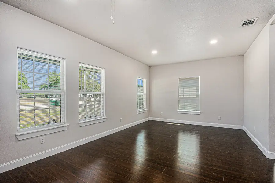 290 E Aurora Street, Rhome, TX 76078 - #3