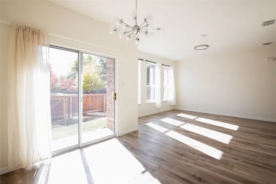 204 Turnberry Lane, Lewisville, TX 75067 - Image #2