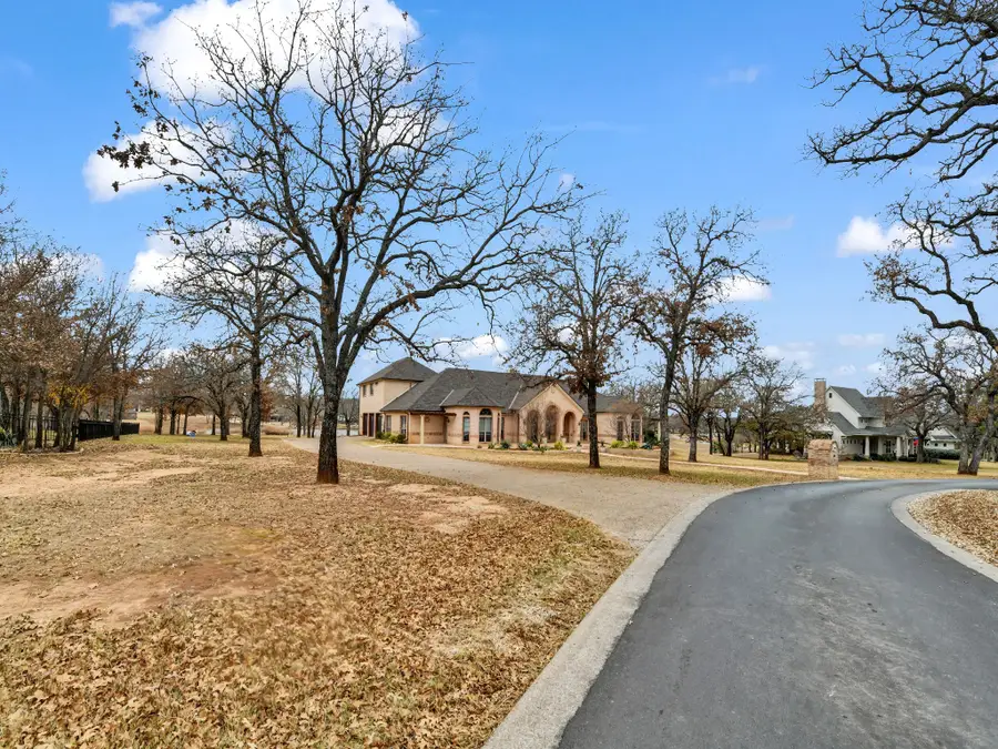 525 S Sugartree Drive, Lipan, TX 76462 - Image #2