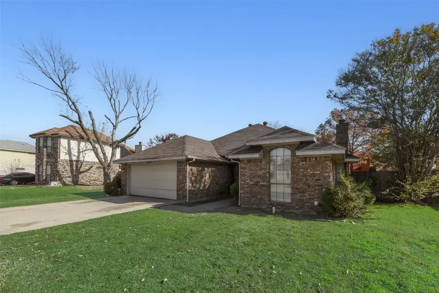 6423 Rising Meadow Drive, Arlington, TX 76018 - Image #2