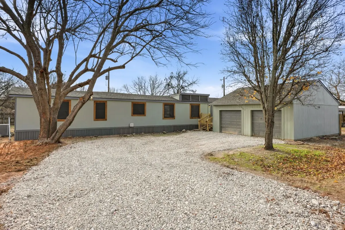 821 Flamingo Road, Granbury, TX 76049 - Image #1