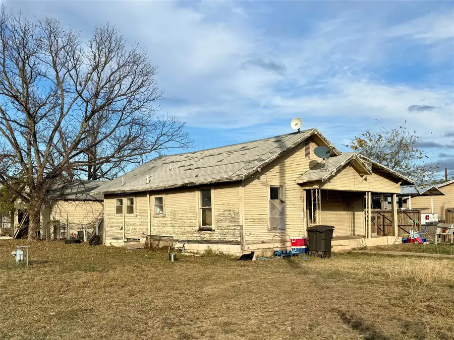 201 E Victoria, Brady, TX 76825 - Image #2