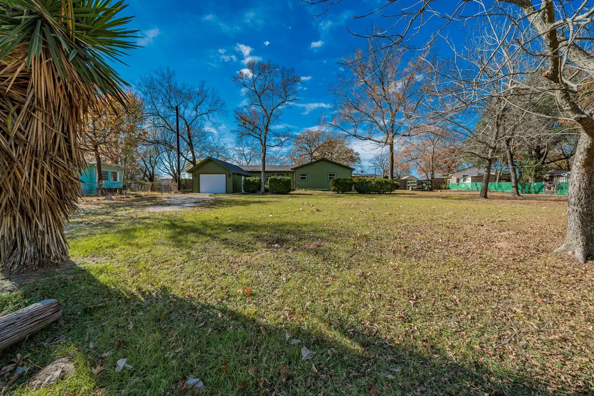 304 Pine Street, Seven Points, TX 75143 - Image #1