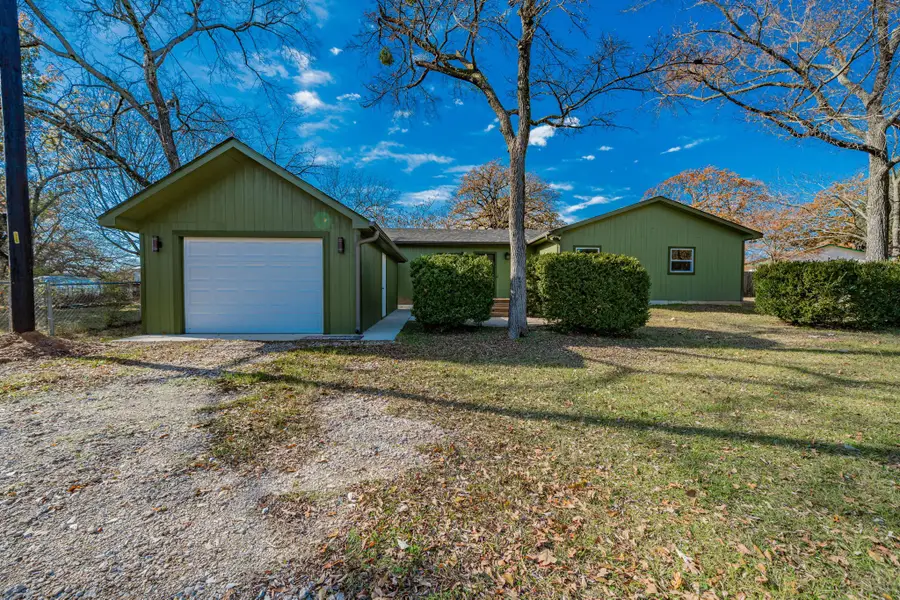 304 Pine Street, Seven Points, TX 75143 - Image #3