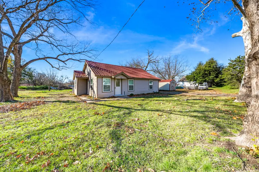 305 Gaskins Street, Como, TX 75431 - Image #2
