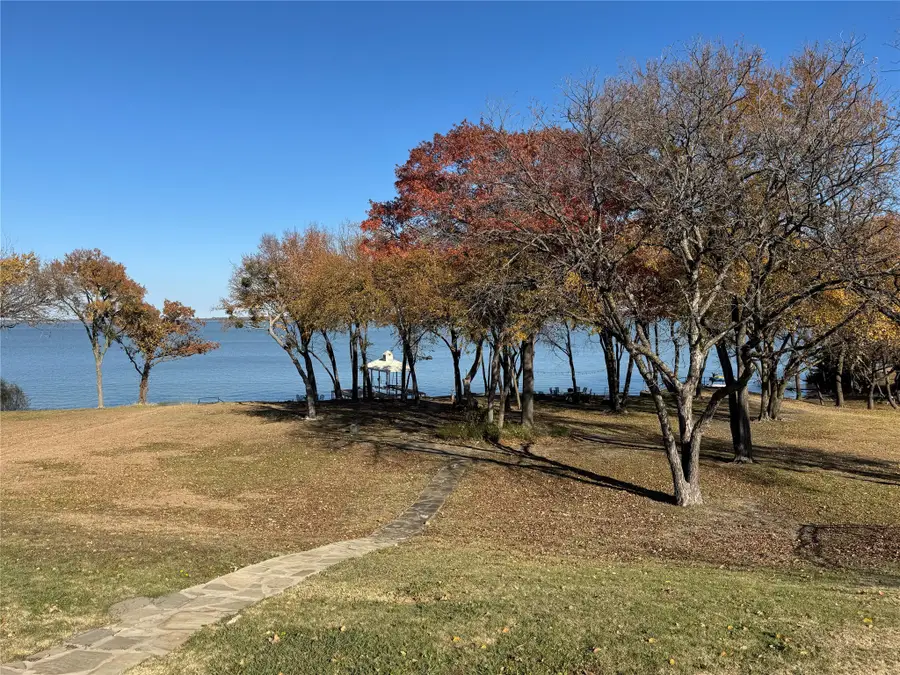 8909 Creekside Drive, Rowlett, TX 75089 - Image #2