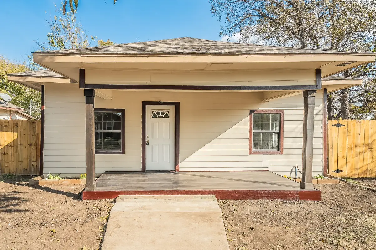 2141 S Jennings Avenue, Fort Worth, TX 76110 - Image #1