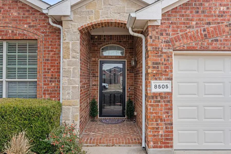 8505 Field Creek Court, Fort Worth, TX 76134 - Image #3