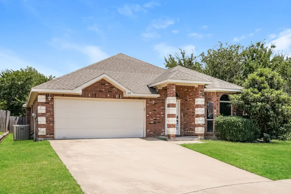 809 Bahar Court, Arlington, TX 76010 - Image #1