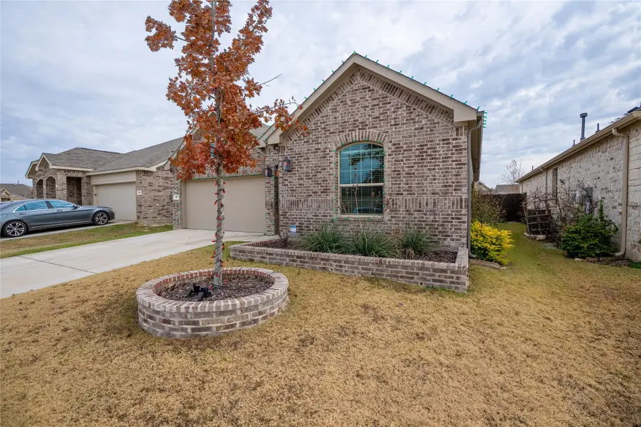 677 Ridgeback Trail, Fort Worth, TX 76052 - Image #2