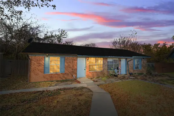 216 Pine Meadow Drive, Kennedale, TX 76060