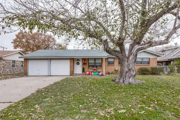 525 S Hampshire Street, Saginaw, TX 76179