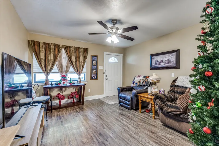 525 S Hampshire Street, Saginaw, TX 76179 - Image #2