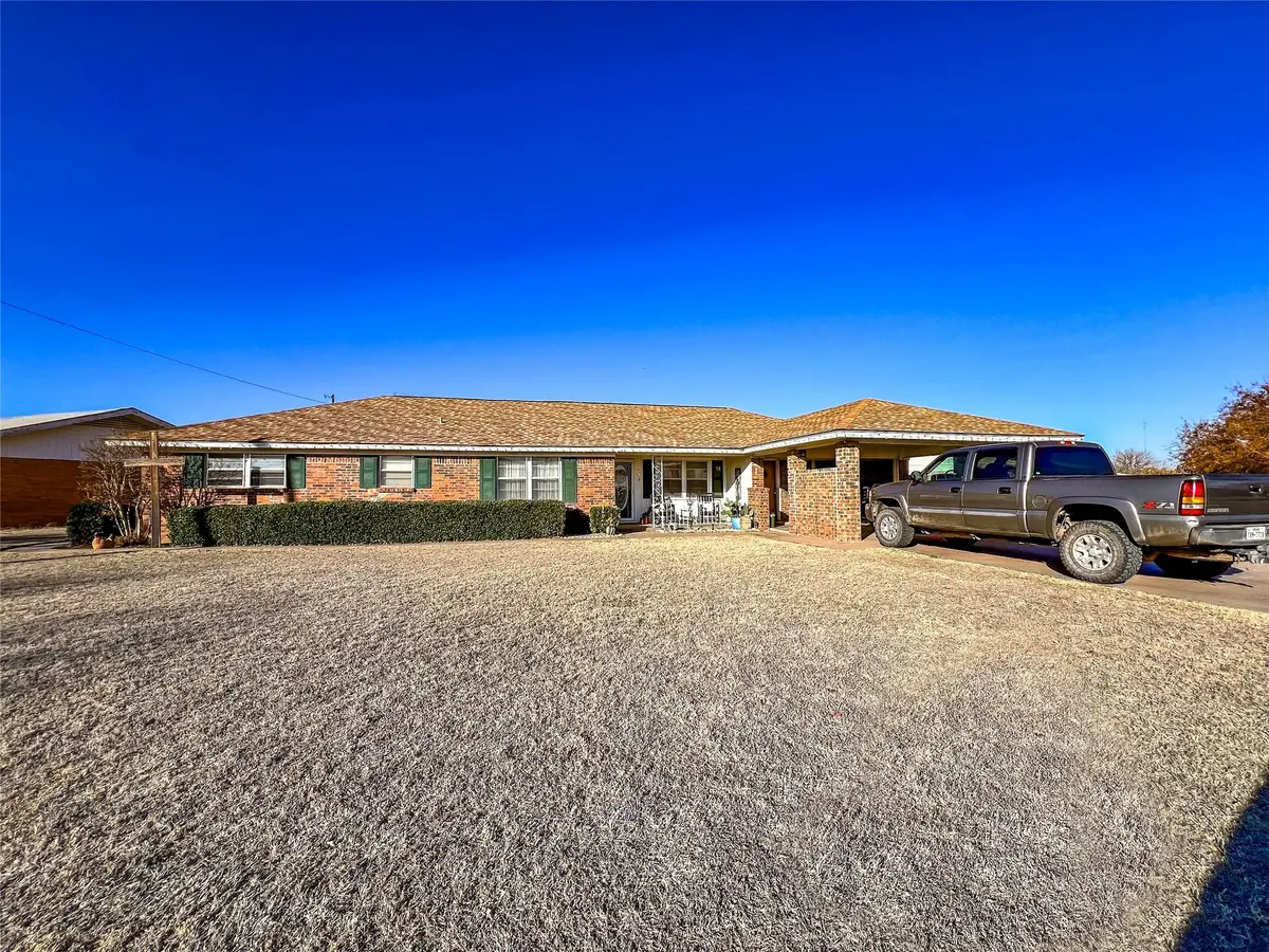 833 Smith Street, Aspermont, TX 79502 - Image #1