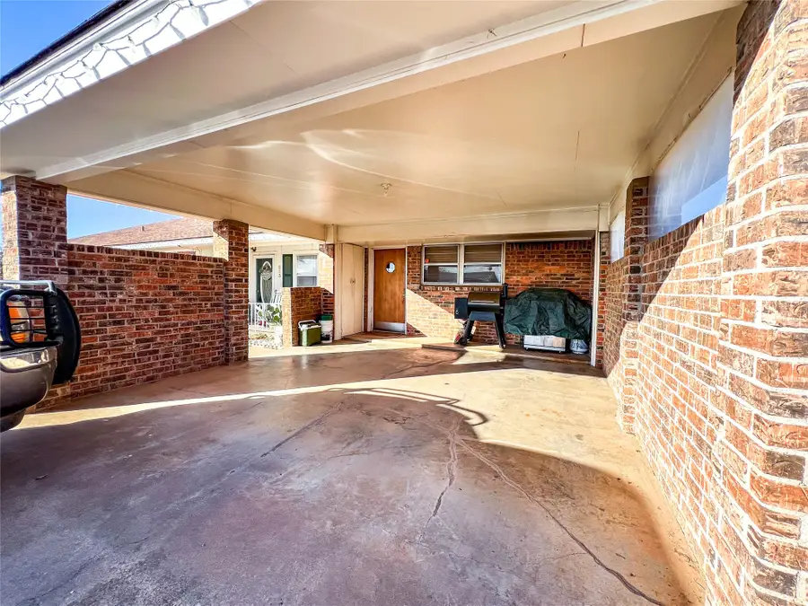 833 Smith Street, Aspermont, TX 79502 - Image #3