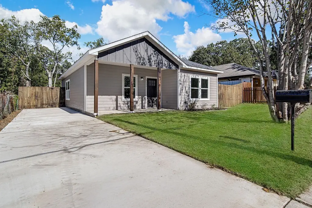 5816 Montague Street, Fort Worth, TX 76119 - Image #1