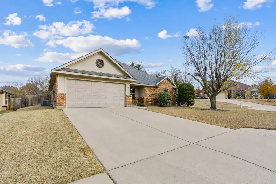 113 Redbud Lane, Weatherford, TX 76086 - Image #3