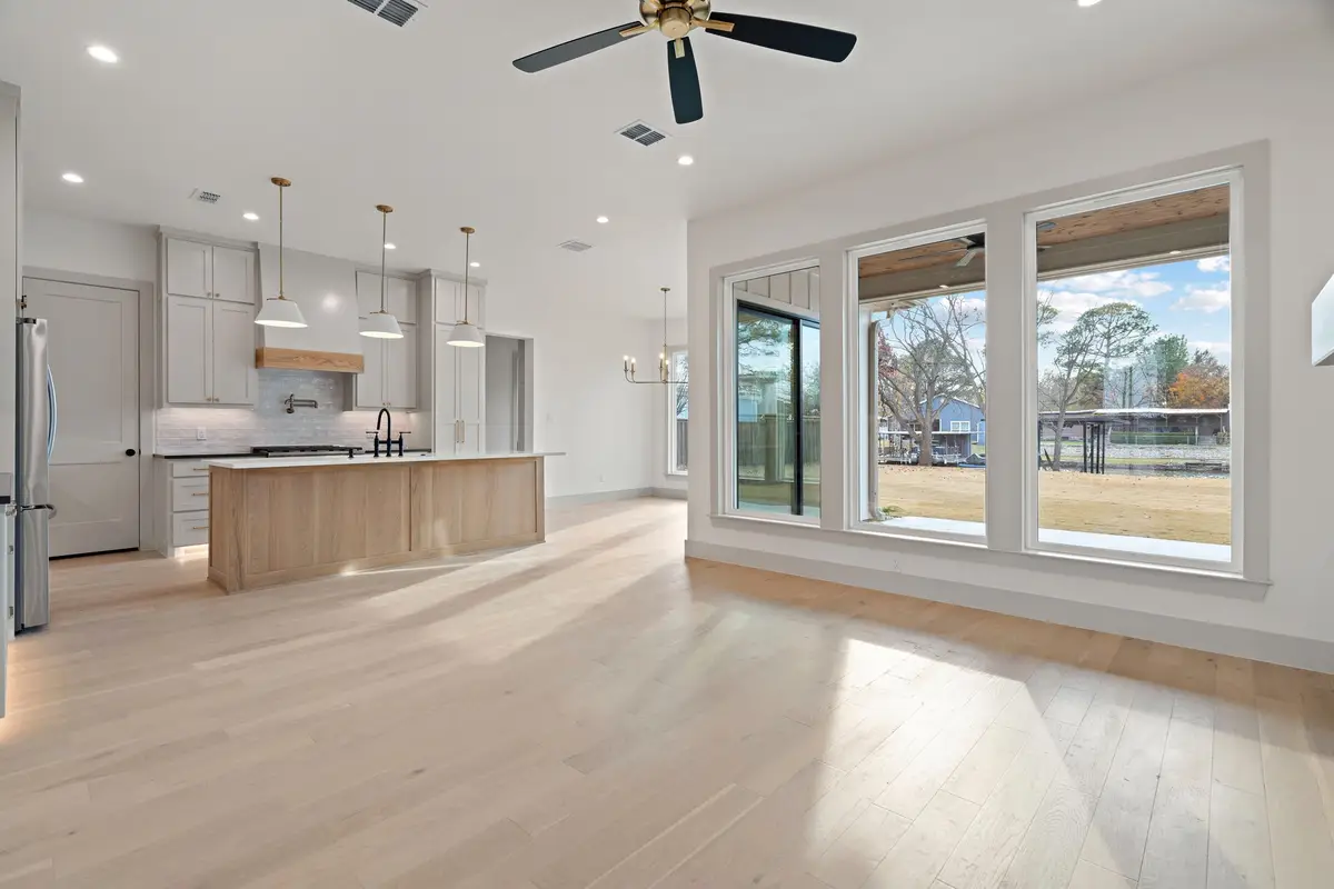 3812 E Port Ridglea Court, Granbury, TX 76049 - Image #1