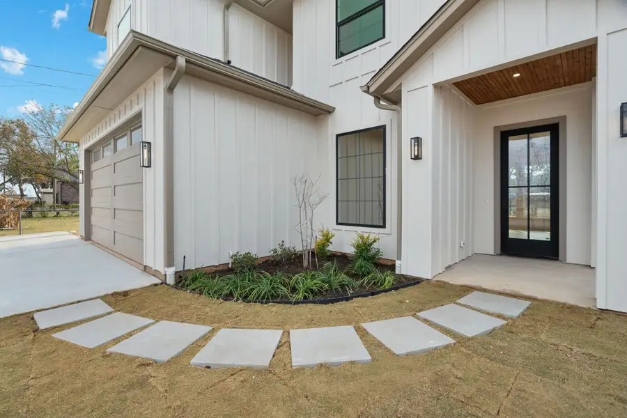 3812 E Port Ridglea Court, Granbury, TX 76049 - Image #3