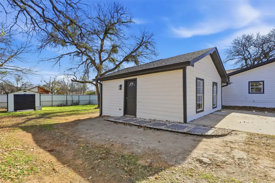 2741 Meaders Avenue, Fort Worth, TX 76112 - Image #2