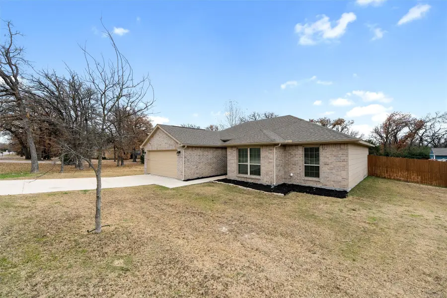 1627 Tanglewood Drive, Azle, TX 76020 - Image #2