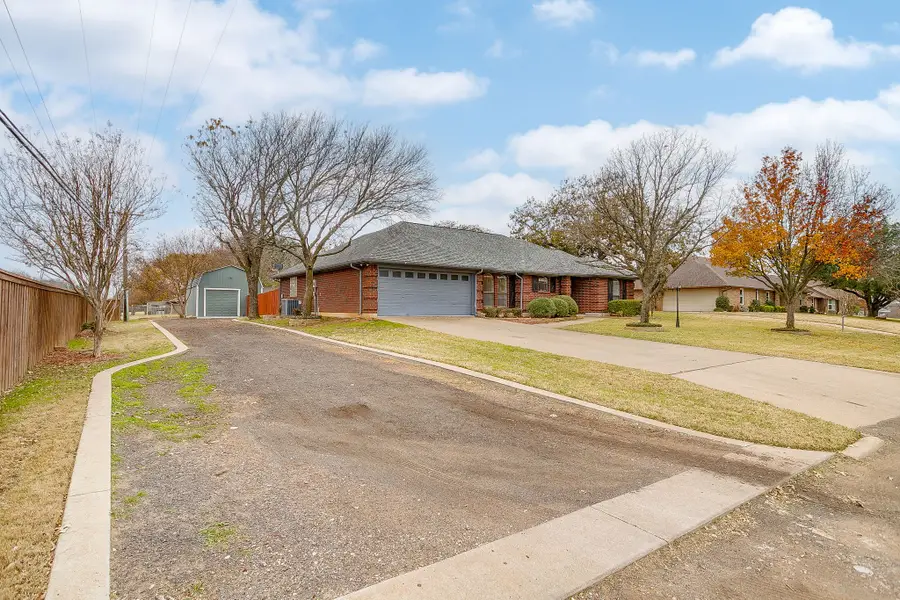 908 Country Club Drive, Joshua, TX 76058 - Image #2