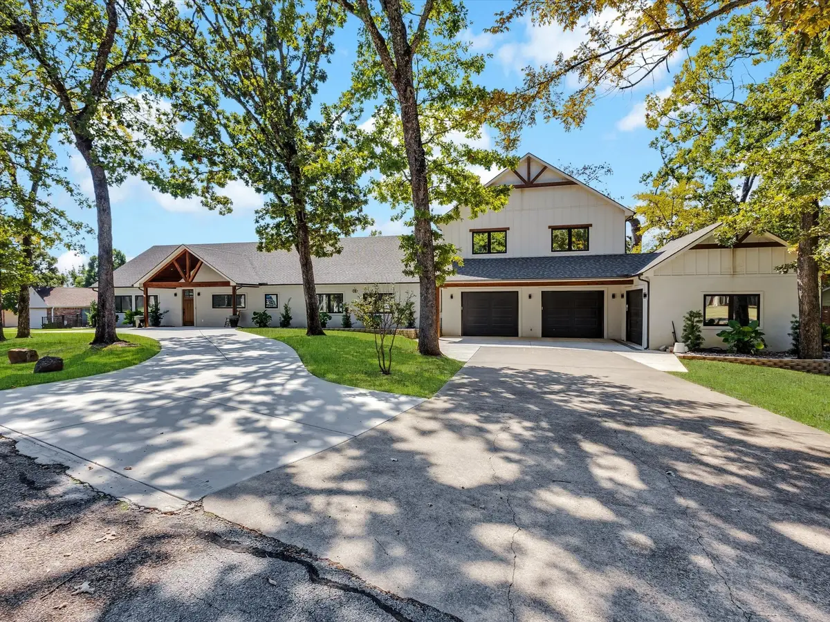 102 Shadywood Place, Enchanted Oaks, TX 75156 - Image #1