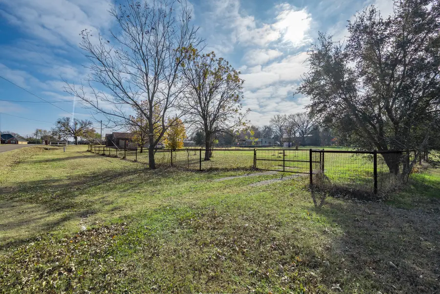 2644 Shadow Ridge Drive, Burleson, TX 76028 - Image #2