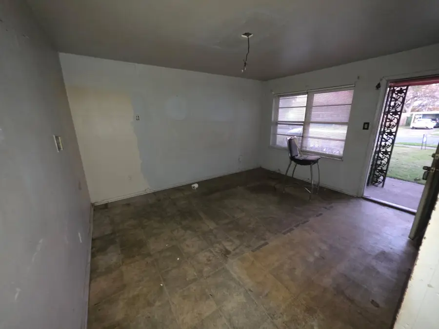 323 Satinwood Drive, Dallas, TX 75217 - Image #2