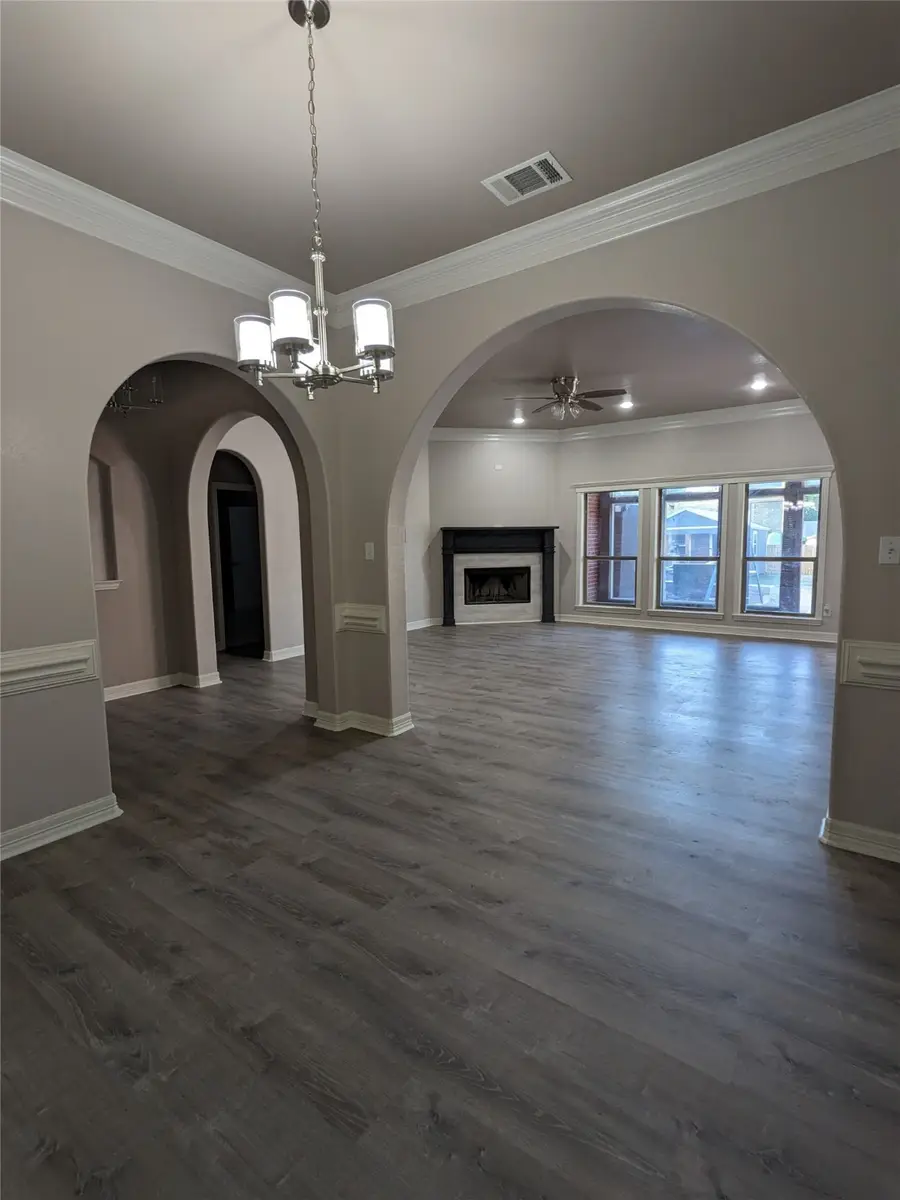 302 S Cedar Ridge Circle, Robinson, TX 76706 - Image #3